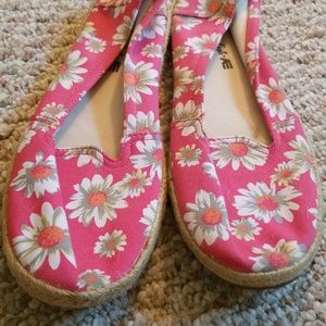Pink with daisy shoes